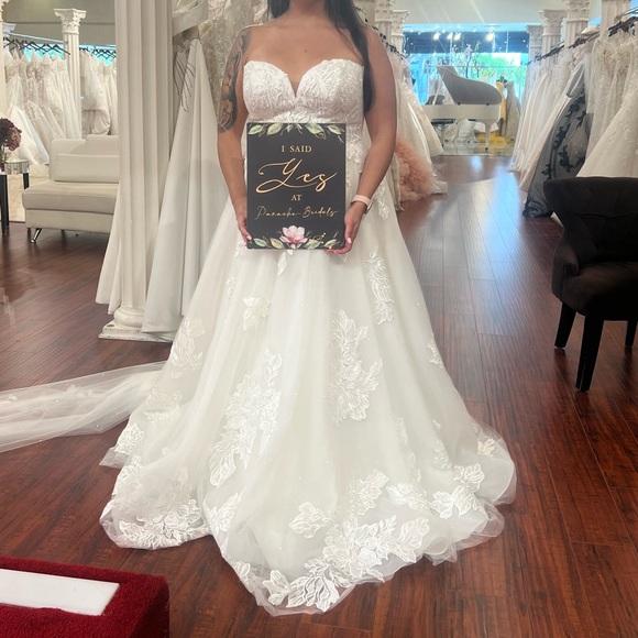 Maggie Sottero Dresses & Skirts - Size 18 wedding dress and veil